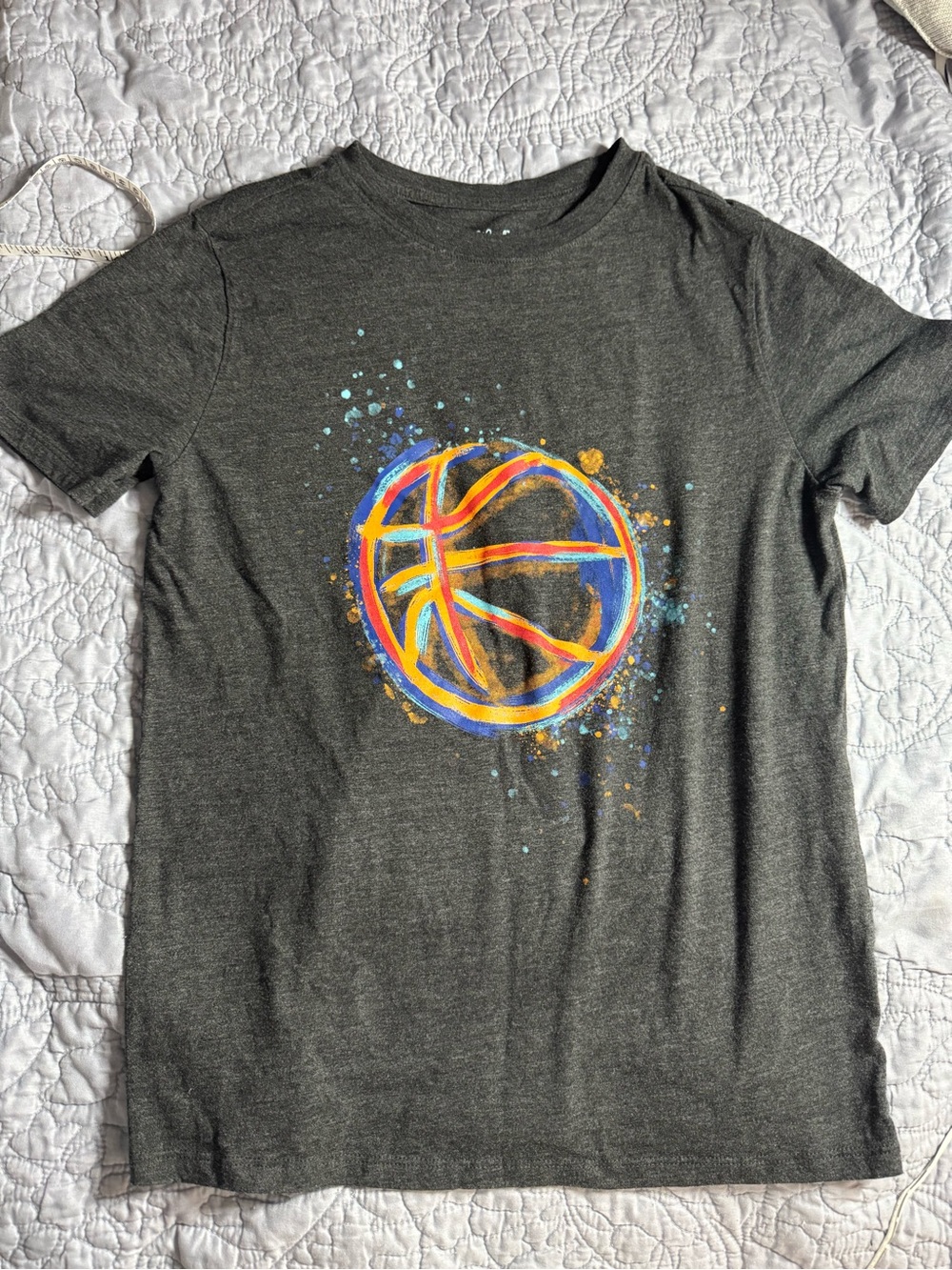 🔥3/$15 Cat & Jack Gray Tee with Colorful Basketball Graphic boys XL